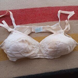 Vintage Bra 34B 34 B 1970's JCPenney Cream Lace Trim Sexy Bombshell Mom